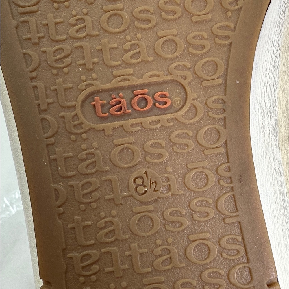 Taos Footwear Freedom Distressed Brown Leather Sneakers, Studded Accents, 8.5 - Picture 11 of 15